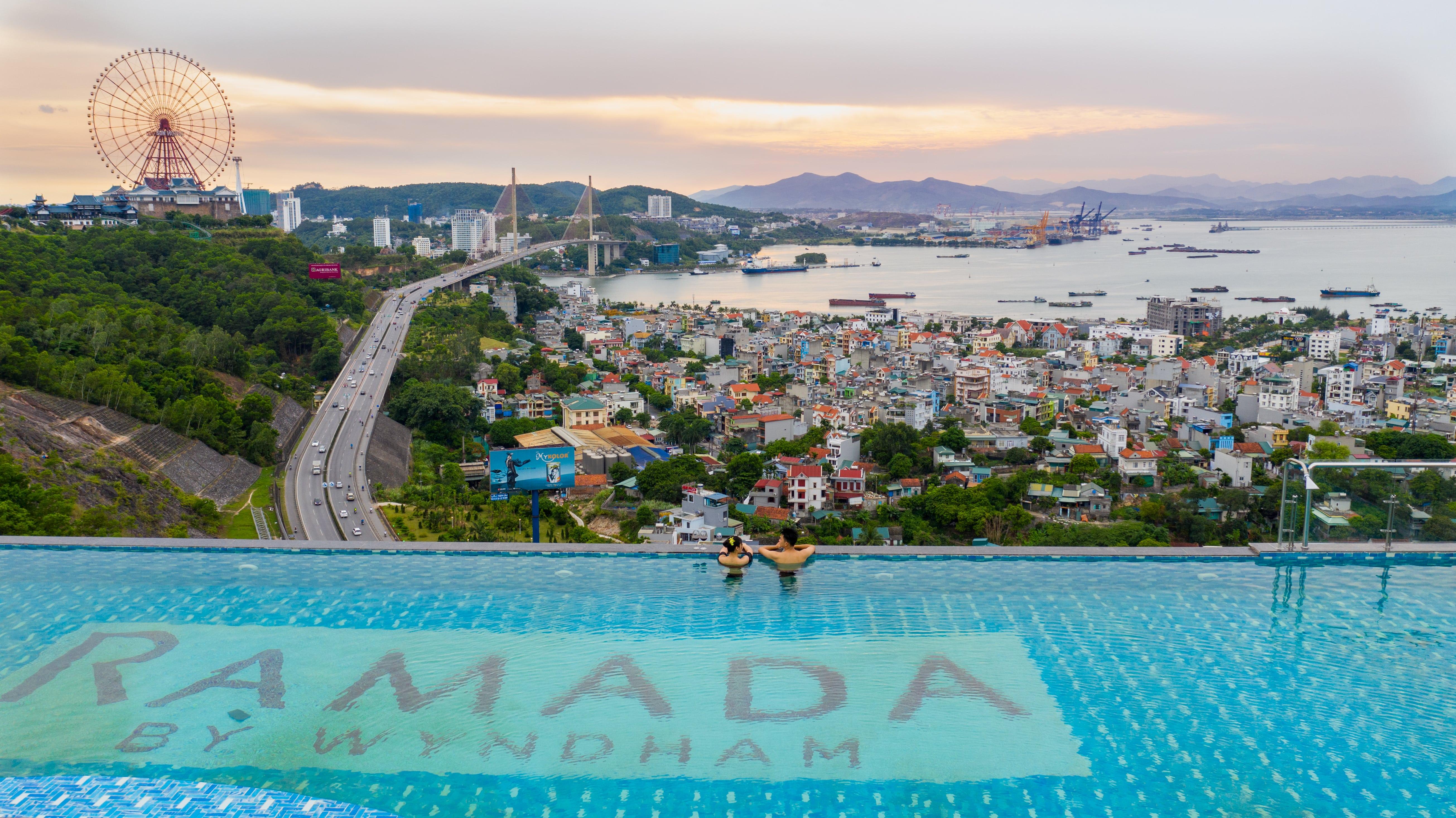Ramada Hotel & Suites By Wyndham Halong Bay View Ha Long Zewnętrze zdjęcie